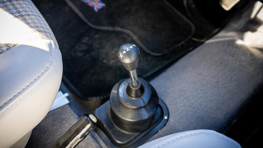 Классический Mini превратили в 300-сильный электромобиль