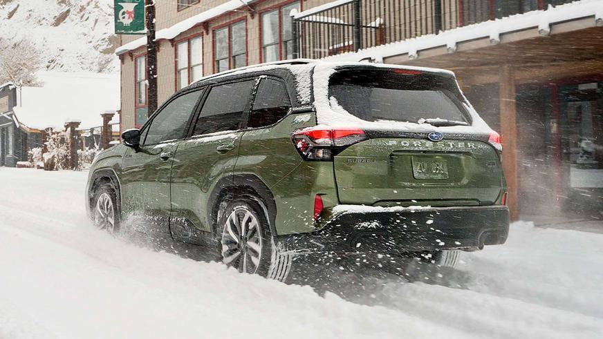Показаны Subaru Forester Hybrid и Wilderness