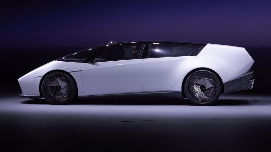 Honda показала электроседан в стиле Lamborghini