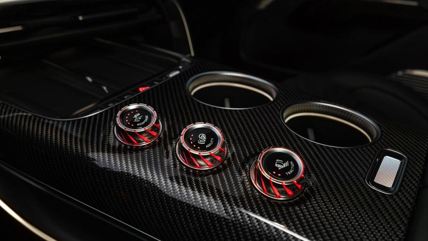 Представлен кроссовер Mercedes-AMG GT c 1169 силами