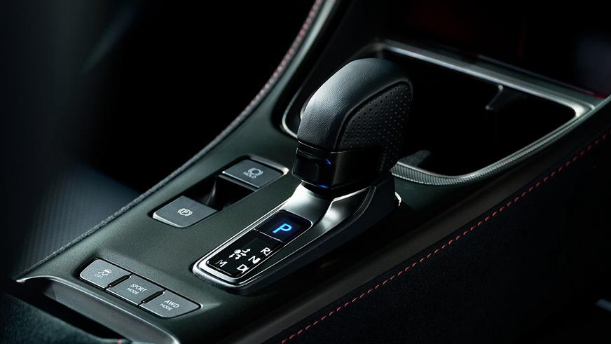 У Lexus появился небольшой, но злой кроссовер на механике