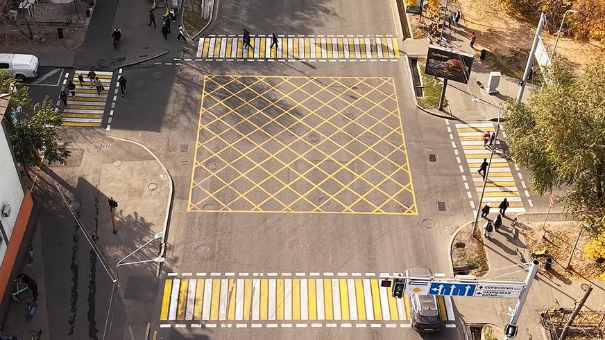 Вафельную разметку нарисовали на десяти алматинских перекрёстках