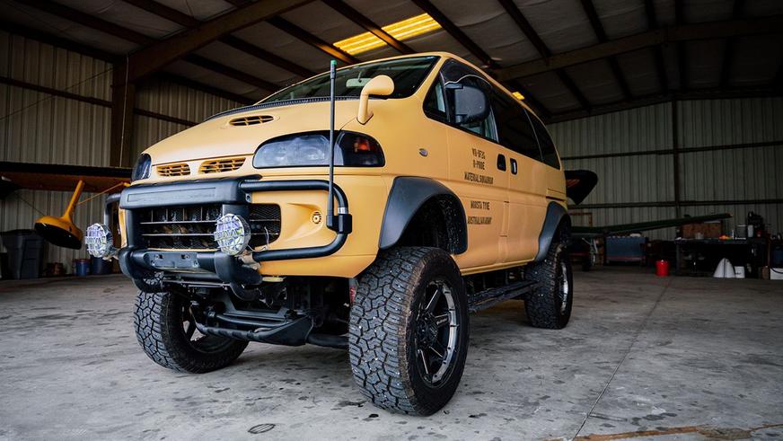 Лифтованная Mitsubishi Delica появилась на торгах в США