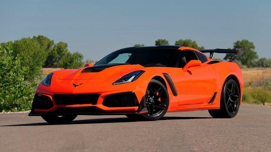 Фото дня: несколько автомобилей разбили прямо на аукционе Mecum