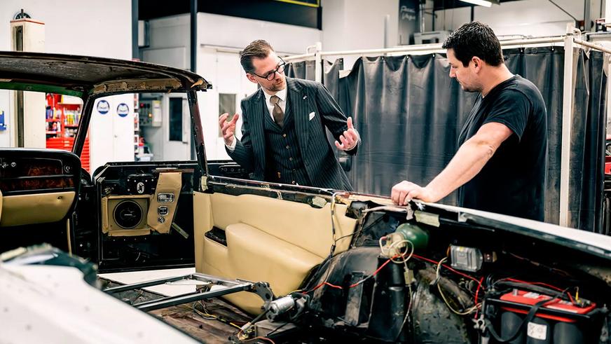 Старый Rolls-Royce Corniche стал необычным универсалом