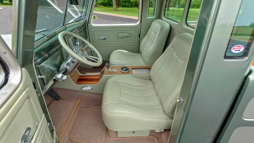 Фото дня: несколько автомобилей разбили прямо на аукционе Mecum