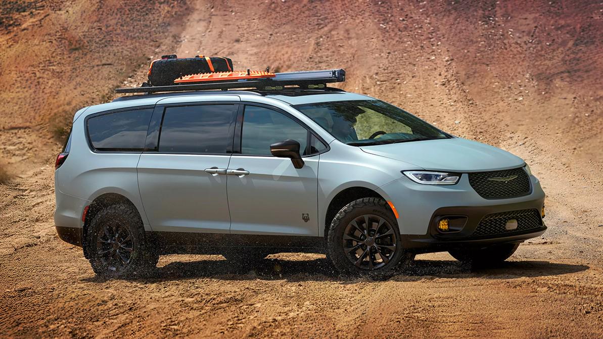Жолсыз жерде еркін жүретін Chrysler Pacifica
