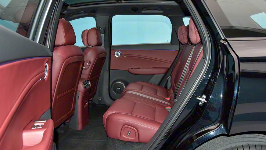 Hongqi HS6 стал самым дальнобойным гибридным кроссовером