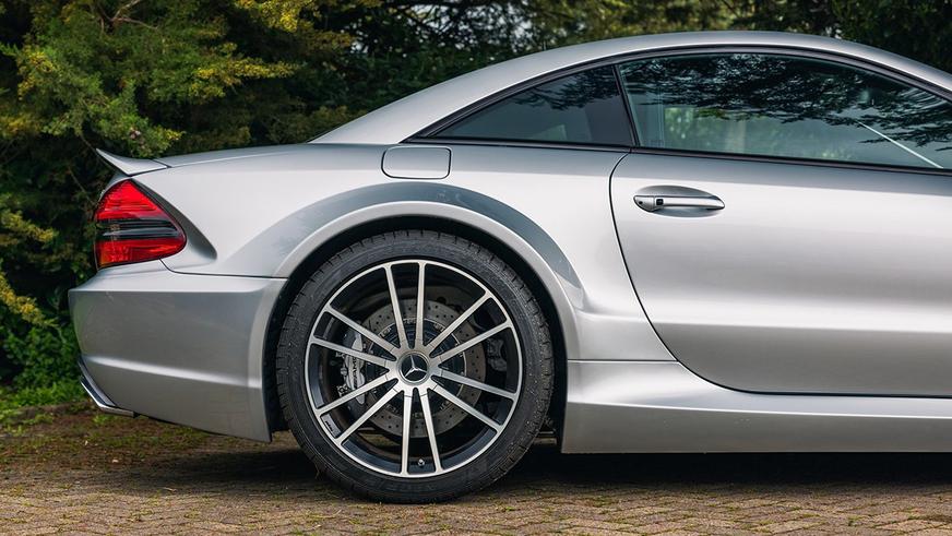 Редкий Mercedes-Benz SL 65 AMG Black Series уйдёт с молотка