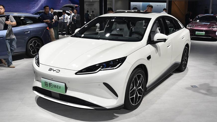 BYD запустила в КНР продажи недорогого электрокара Seal 06 BYD запустила в КНР продажи недорогого электрокара Seal 06