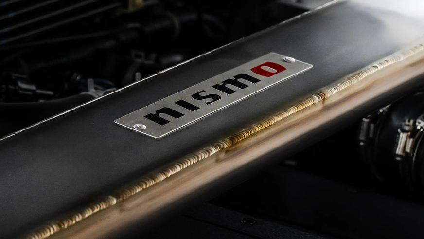 Один из самых редких Nissan Skyline GT-R появился в продаже в Дубае