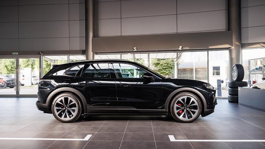 Электрический Porsche Cayenne добрался до Казахстана. Сколько стоит?