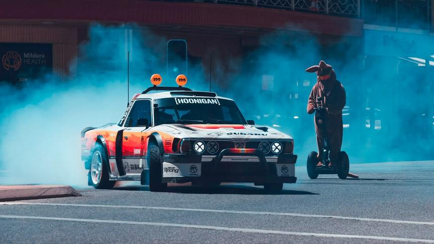 “Джимхана” по-австралийски: 670-сильный Subaru Brat и Трэвис под слоем пыли