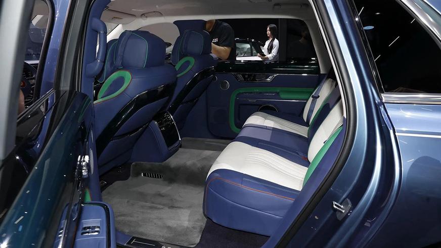 Hongqi L5 сменил поколение, но сохранил круглые фары