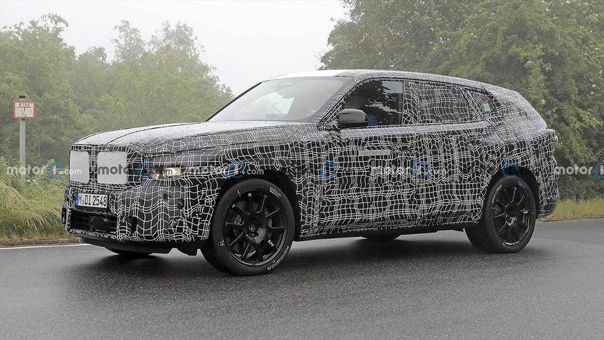 Новое «личико» BMW шокирует даже под чадрой