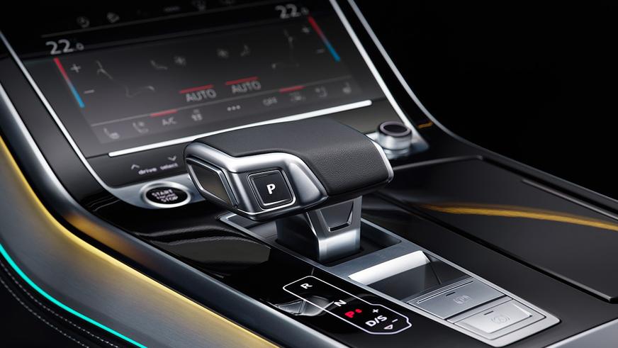 Обновлён кроссовер Audi Q8: новые фары и прежние двигатели