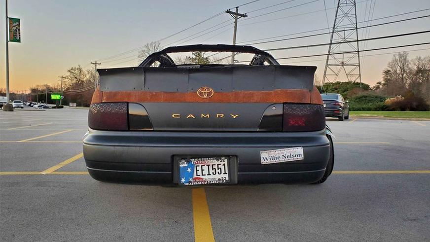 Ржавая Toyota Camry без крыши появилась в продаже