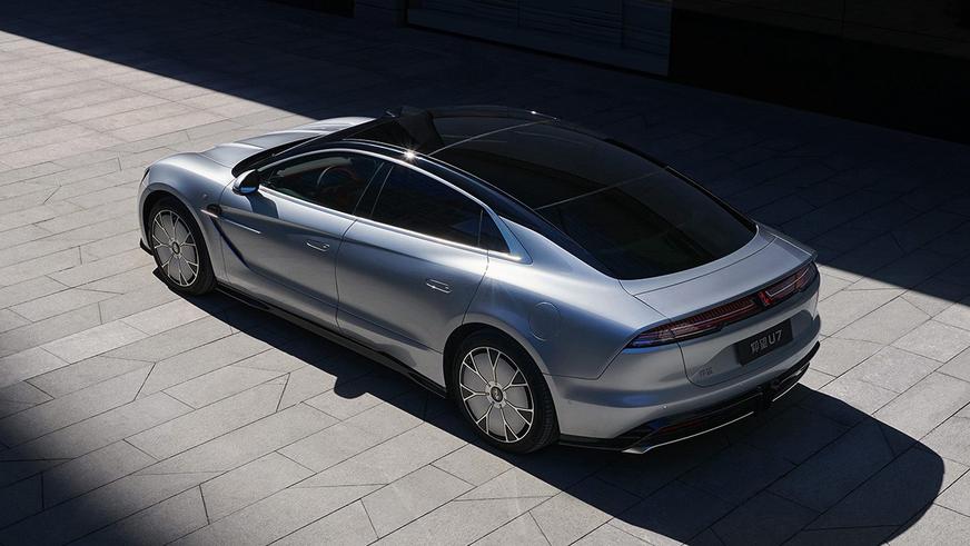 В Китае открыли приём предзаказов на 1306-сильный суперседан BYD