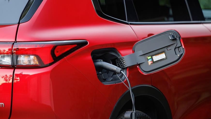 Mitsubishi Outlander стал первым плагин-гибридом Nissan в США