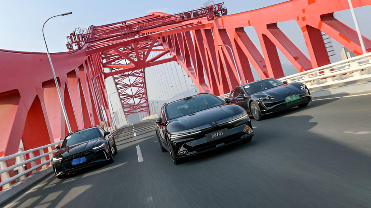 Zeekr тестирует универсал 007 вместе с батарейными Audi и Porsche