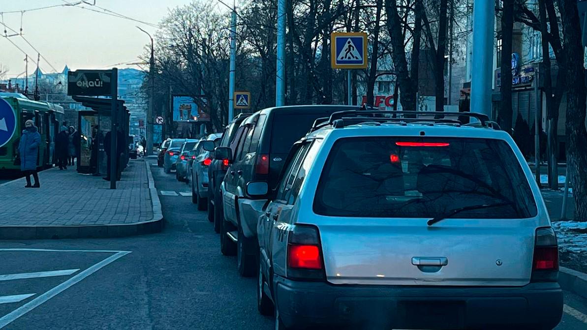 Алматыдағы тар көшелерде автобус жолағы болуы мүмкін