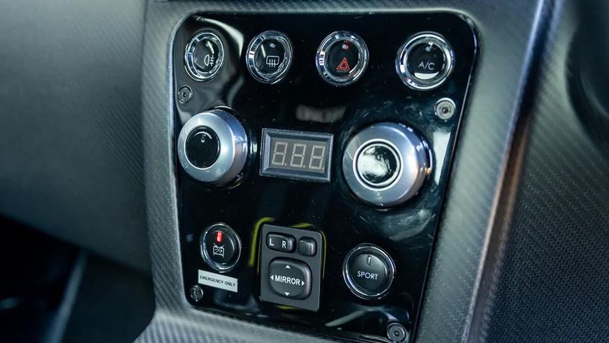 Уникальный Aston Martin в продаже. Микрохетч с большим V8