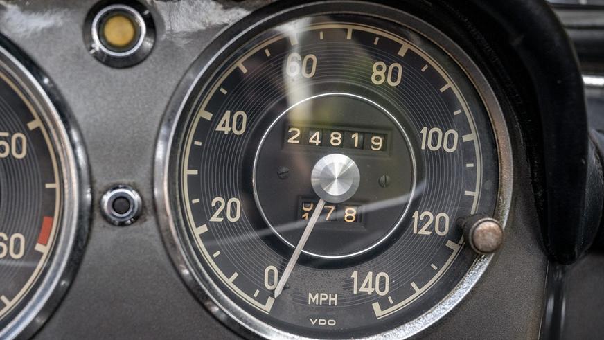 Mercedes-Benz 190 SL на торгах: 50 лет в одних руках и неизвестный пробег