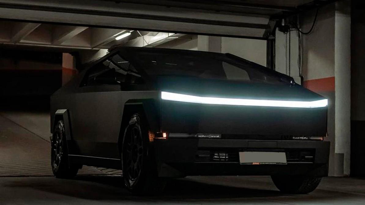 Tesla Cybertruck продают за 120 млн тенге на Kolesa.kz