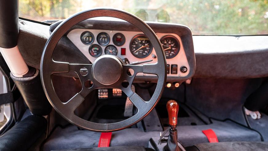 Качественную реплику культовой Lancia Stratos продают с аукциона