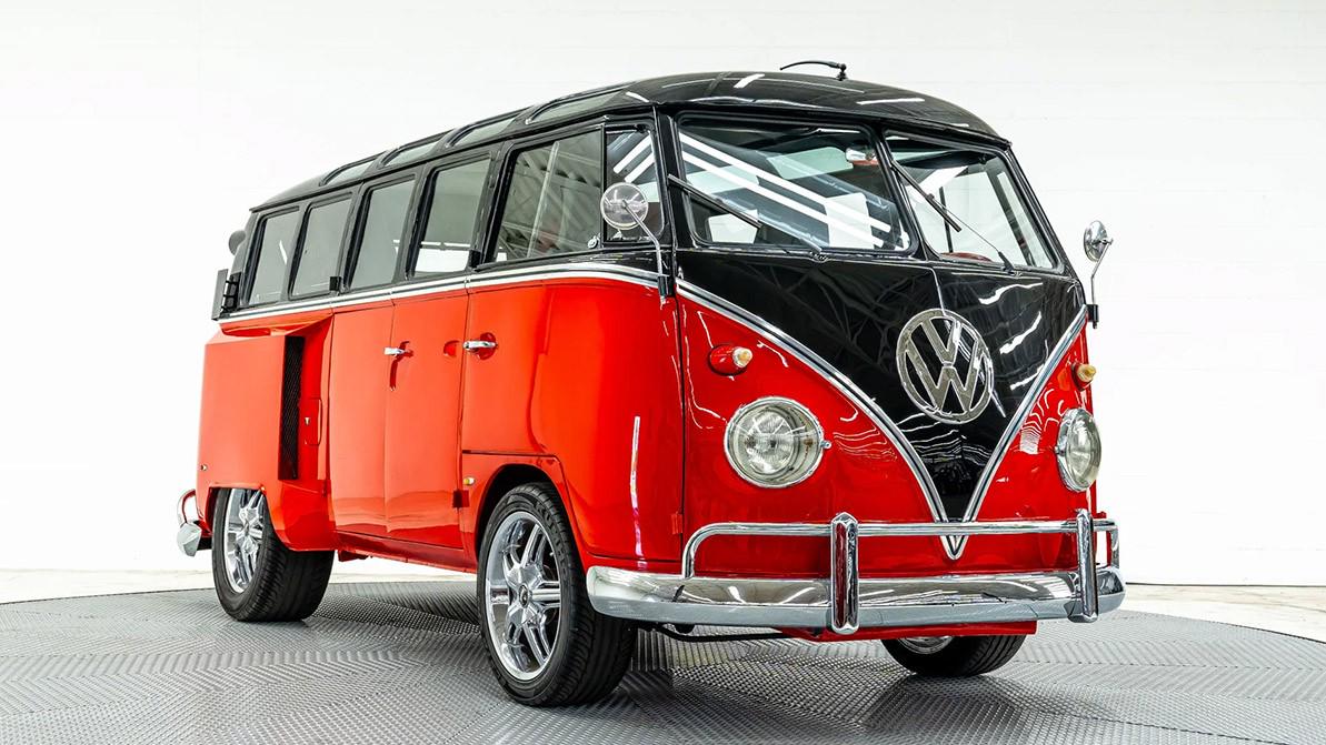 На продажу выставили Volkswagen T1 с огромным мотором от Cadillac