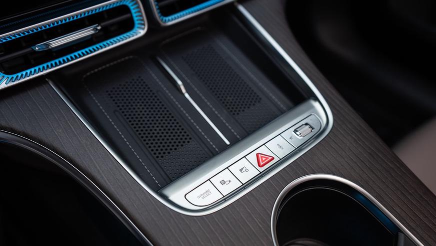 Mercedes-Benz C-Class стал электромобилем