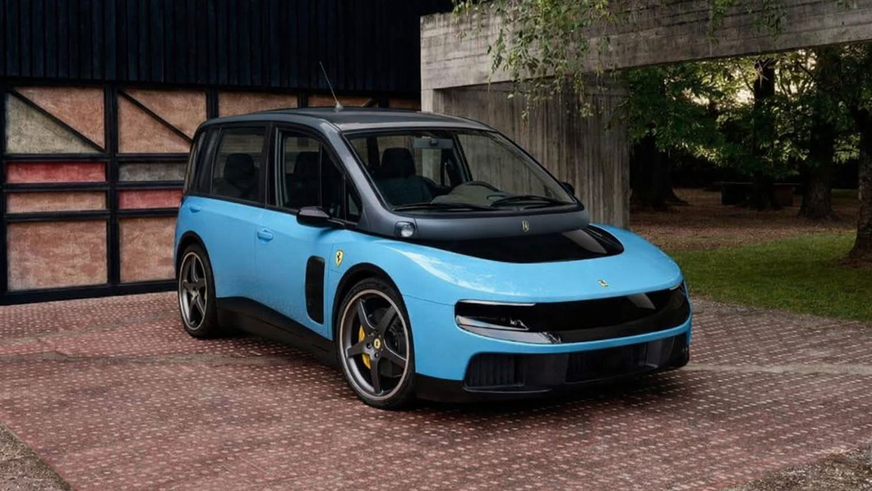 Первый электромобиль Ferrari стал героем мемов и объектом критики