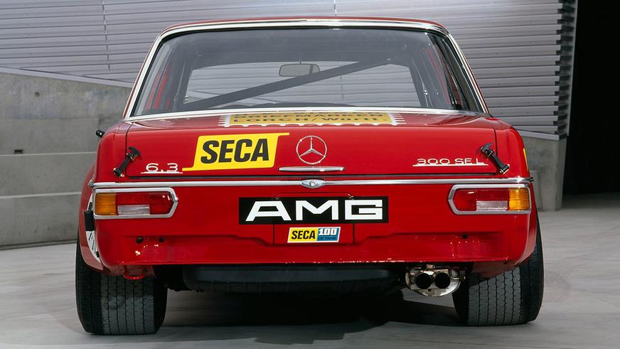 В Mercedes-Benz не забыли «Красную свинью»