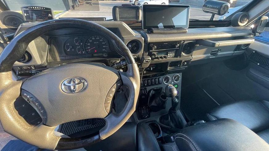 Toyota Land Cruiser 70 2004 года выпуска