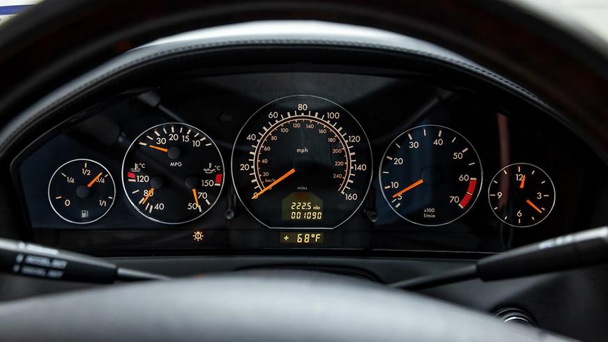 Практически новый Mercedes-Benz SL600 (R129) обнаружен в США