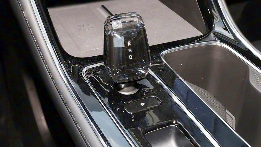 В Китае назвали цены на Geely Emgrand нового поколения