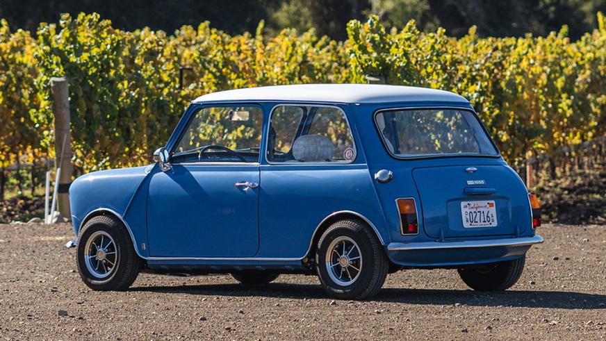 Классический Mini превратили в 300-сильный электромобиль