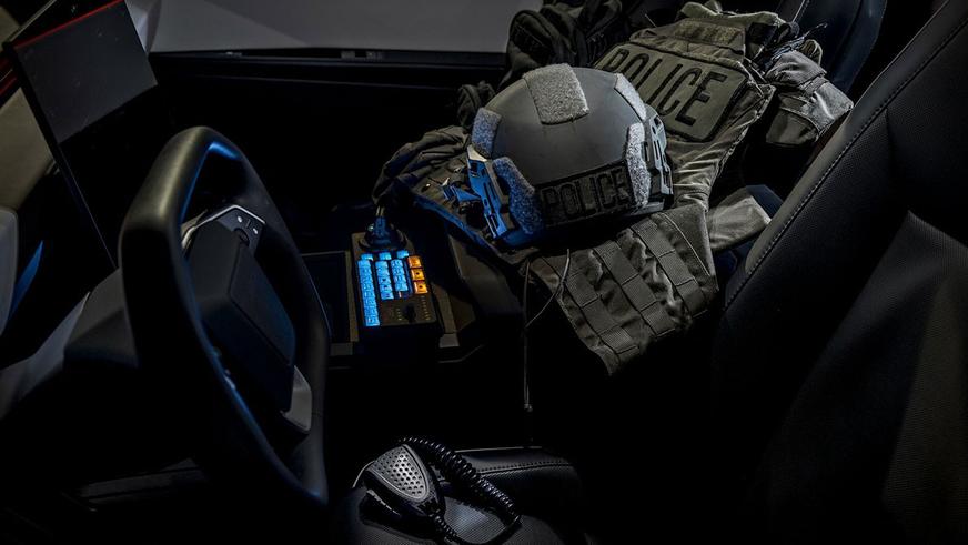 cybertruck-police-6