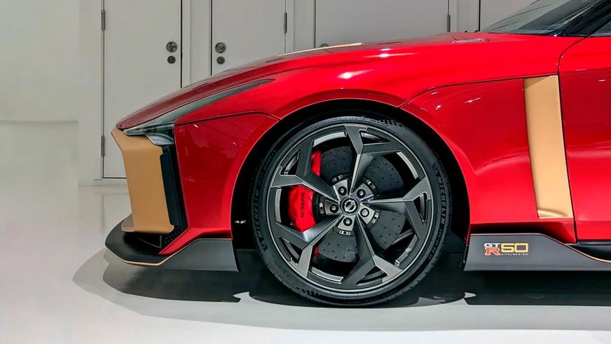 Посмотрите на GT-R, похожий на летающий костюм Железного человека