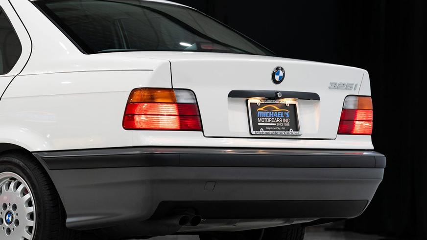 В США нашли почти новую BMW 325i в кузове E36 В США нашли почти новую BMW 325i в кузове E36