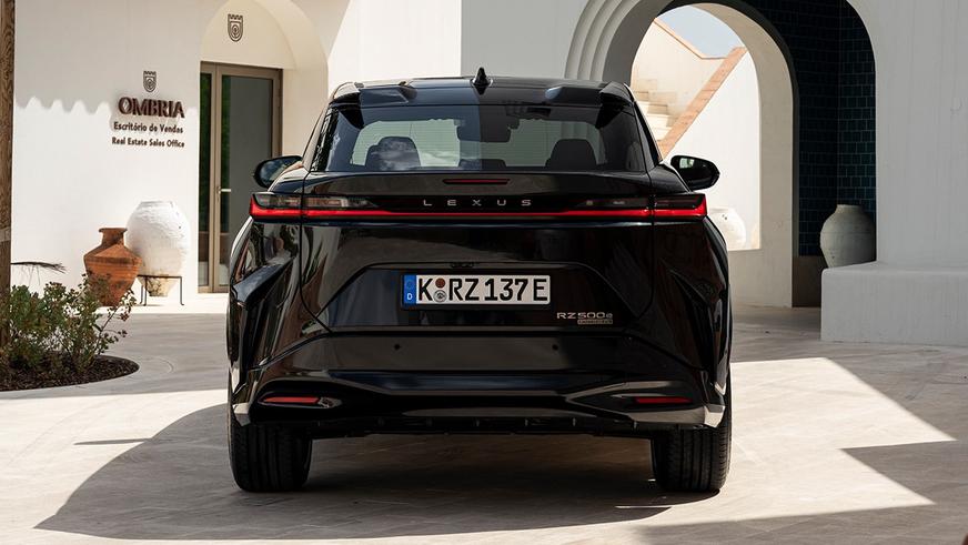 Lexus привезёт в Казахстан электромобиль RZ