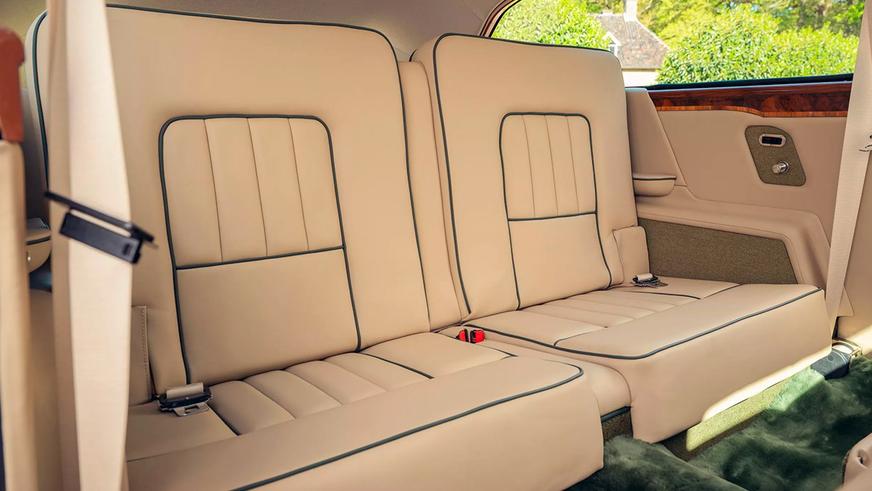 Старый Rolls-Royce Corniche стал необычным универсалом