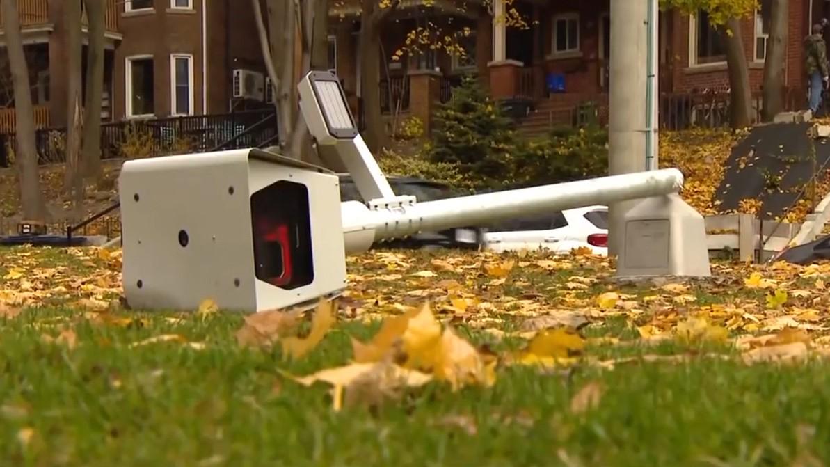 Власти Онтарио в Канаде отменили скоростемеры