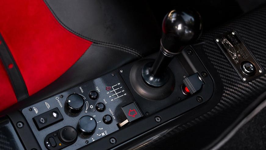 Единственный McLaren F1 с фарами от BMW Z1 пустят с молотка