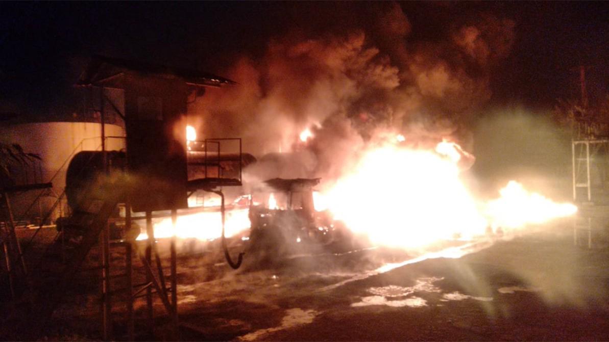 Загоревшийся бензовоз едва не взорвал склад ГСМ в Алматы. Что случилось?
