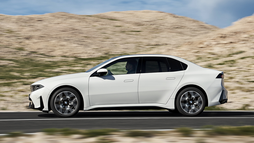 BMW начала принимать заказы на i3 раньше времени