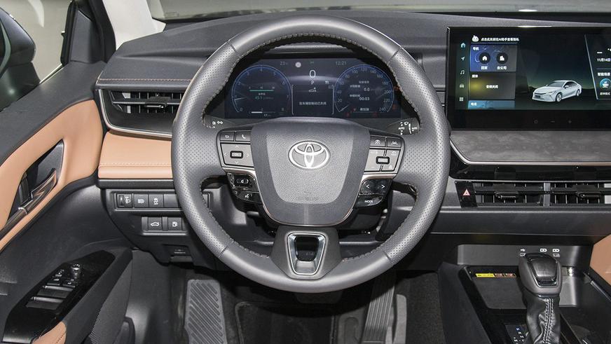 В Китае показали свою Toyota Camry с атмосферником и другим салоном