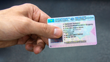 Нужно ли сдавать старые права и получать новые без чипа