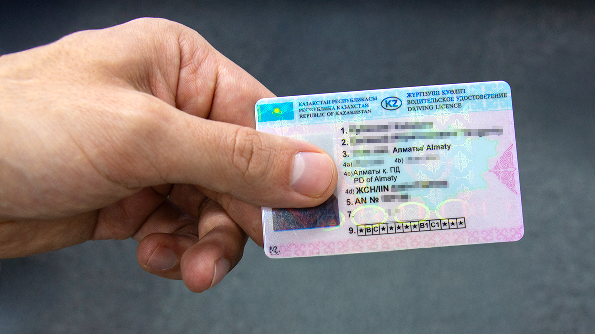 Нужно ли сдавать старые права и получать новые без чипа