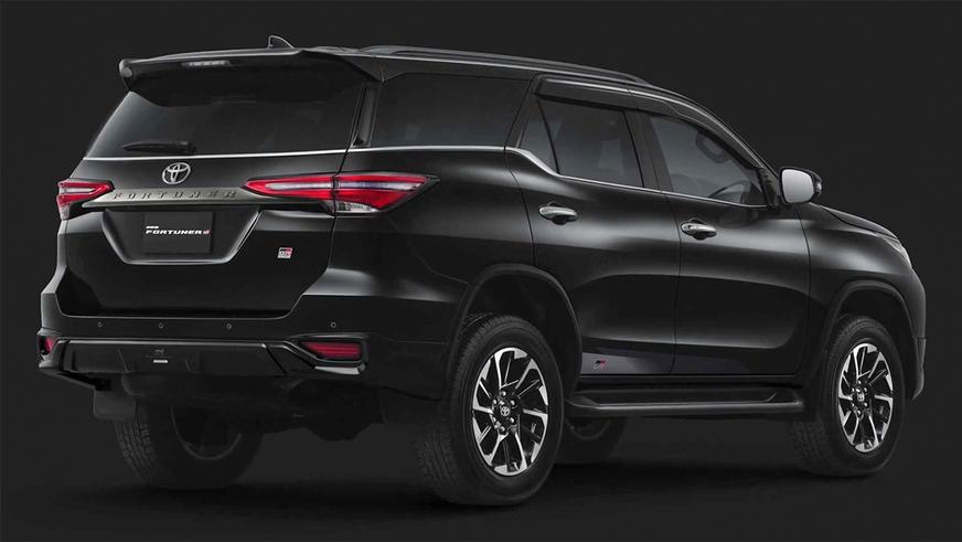 У Toyota Fortuner появилась спортверсия с задним приводом